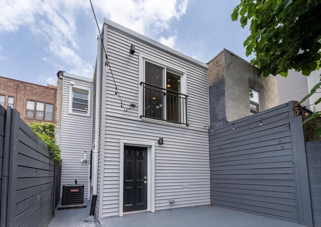 Building Photo - 2232 Manton St