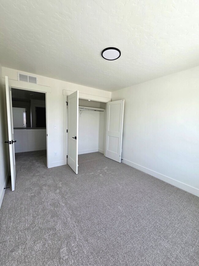 Building Photo - 4601 Highgarden Wy