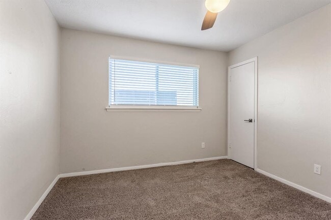 Building Photo - 2810 Dorchester Dr