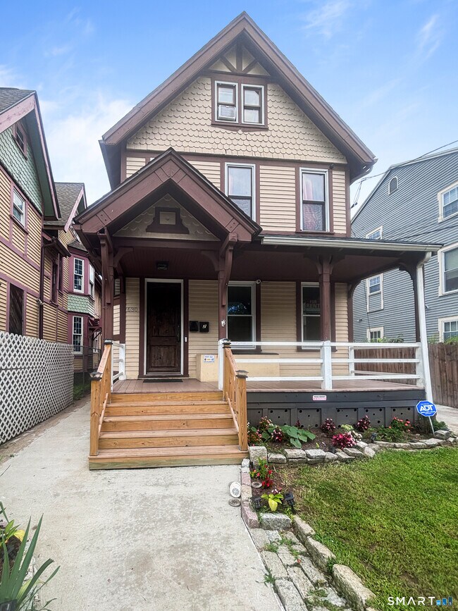 Building Photo - 630 Kossuth St