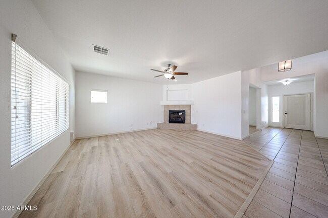 Building Photo - 17435 W Saguaro Ln