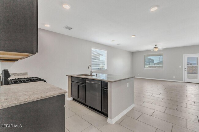 Building Photo - 1644 Folkstone St