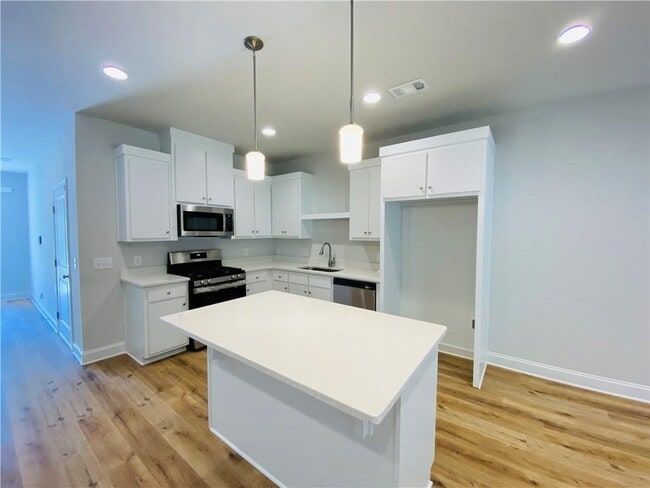 Building Photo - 1099 N Village Dr