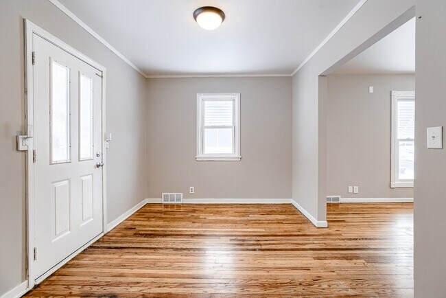 Building Photo - 6905 N 33rd St