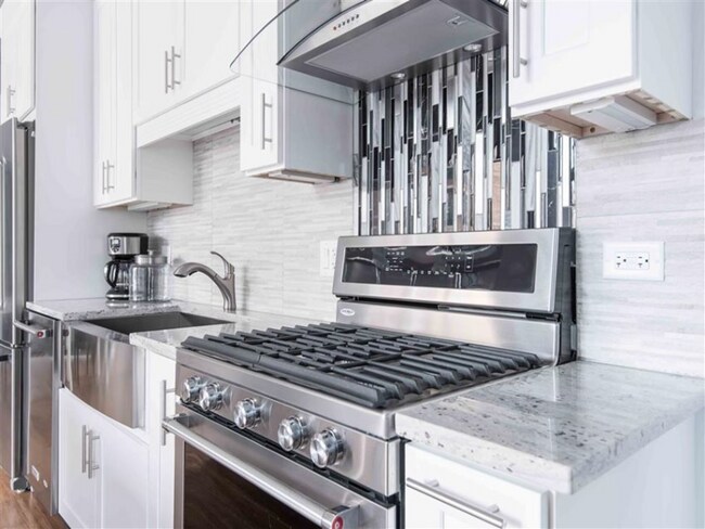 Building Photo - 838 S Wells St