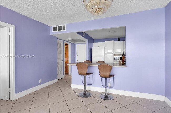 Building Photo - 2030 S Ocean Dr