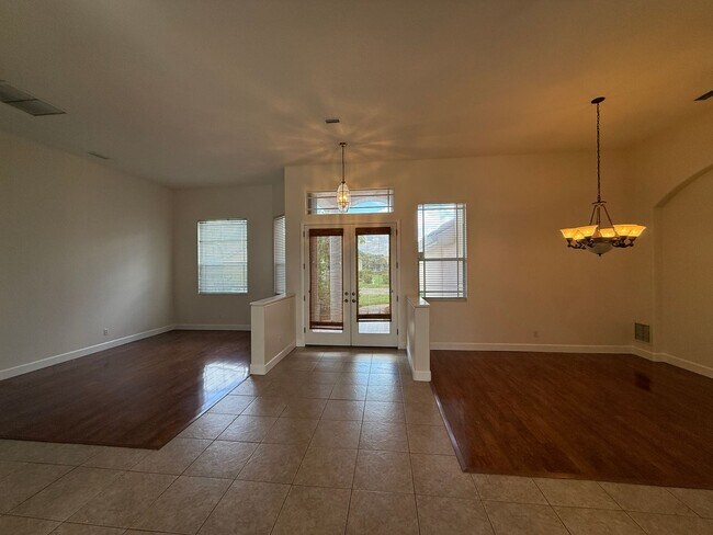 Building Photo - 4 Bedroom 3 Bath Single Family Home Laurel...