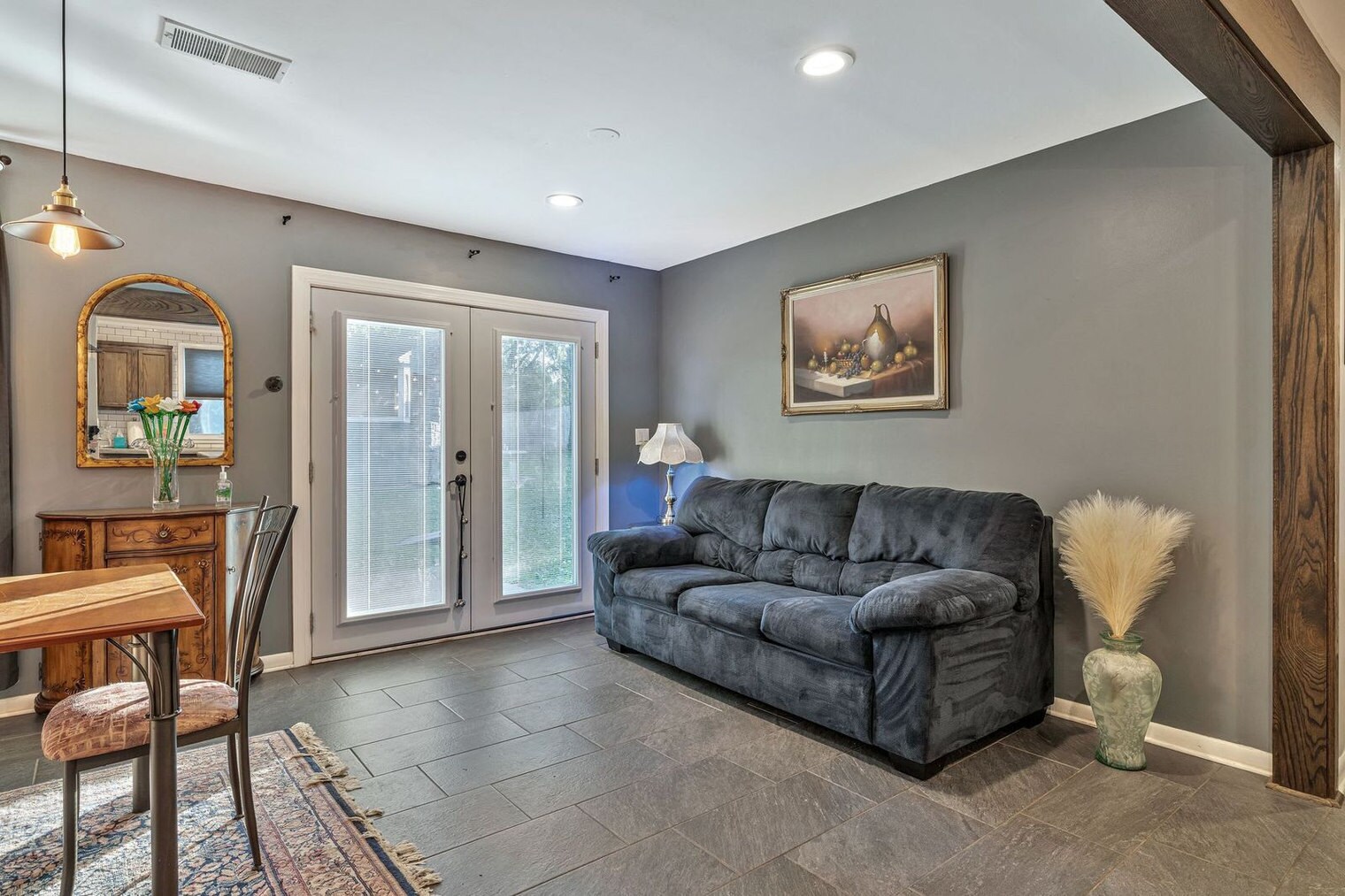 Building Photo - 808 Roseview Dr