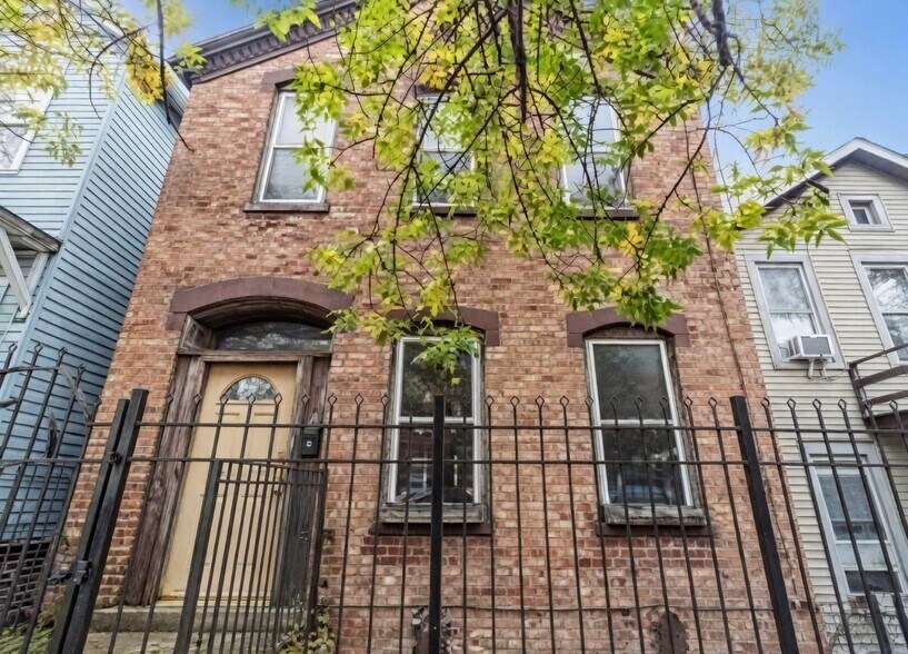 Building Photo - 1619 S Loomis St