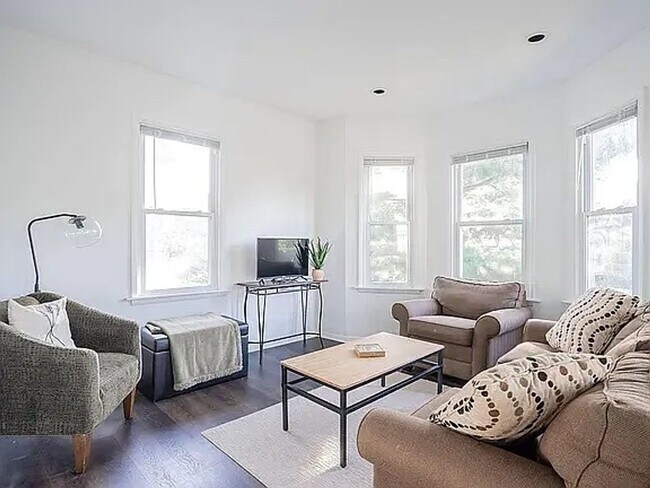 Building Photo - Michigan Ave