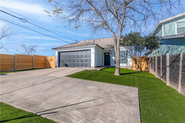 Primary Photo - 6900 Bennett Ave