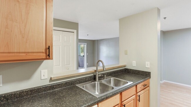 Building Photo - This ground floor corner-unit condo