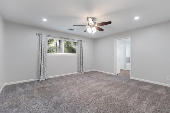 Building Photo - 4010 Briar St