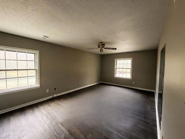 Building Photo - 2928 Parc Lorraine