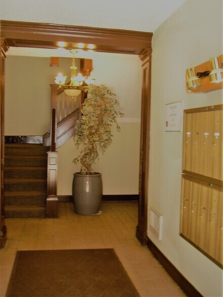 Building Photo - 5523 Ellsworth Ave