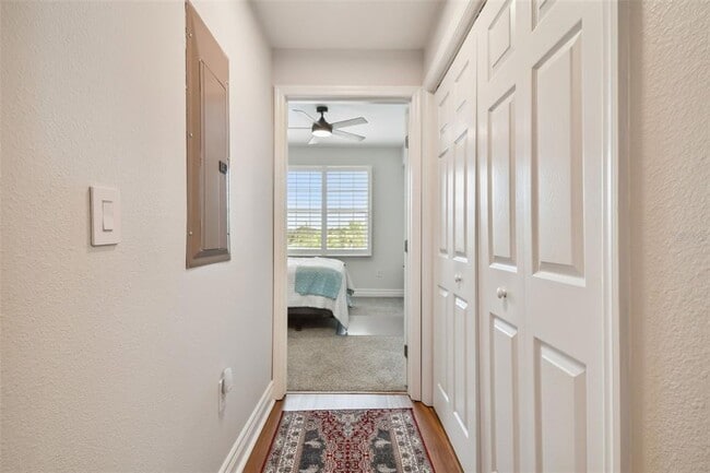 Building Photo - 501 Knights Run Ave