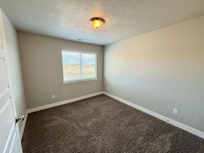 Building Photo - 683 S 1803 W