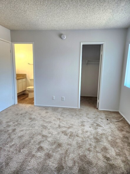 Building Photo - 8726 Independence Ave