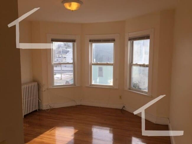 Building Photo - 120 Murdock St