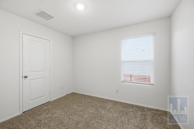 Building Photo - 306 Constanza Trl