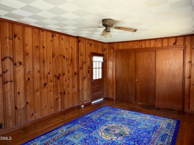 Building Photo - 483 W Salisbury St