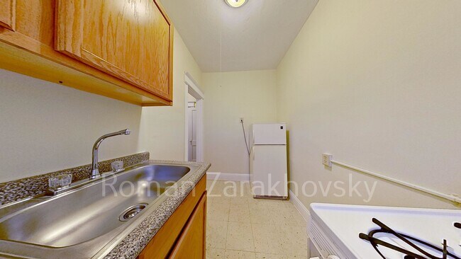 Building Photo - 64 Woodstock Ave