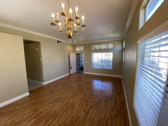 Building Photo - Charming Single-Story Home in Tracy — Acro...