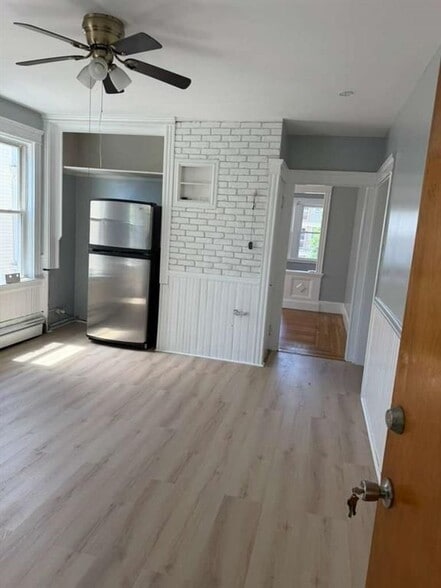 Building Photo - 304 Webster Ave