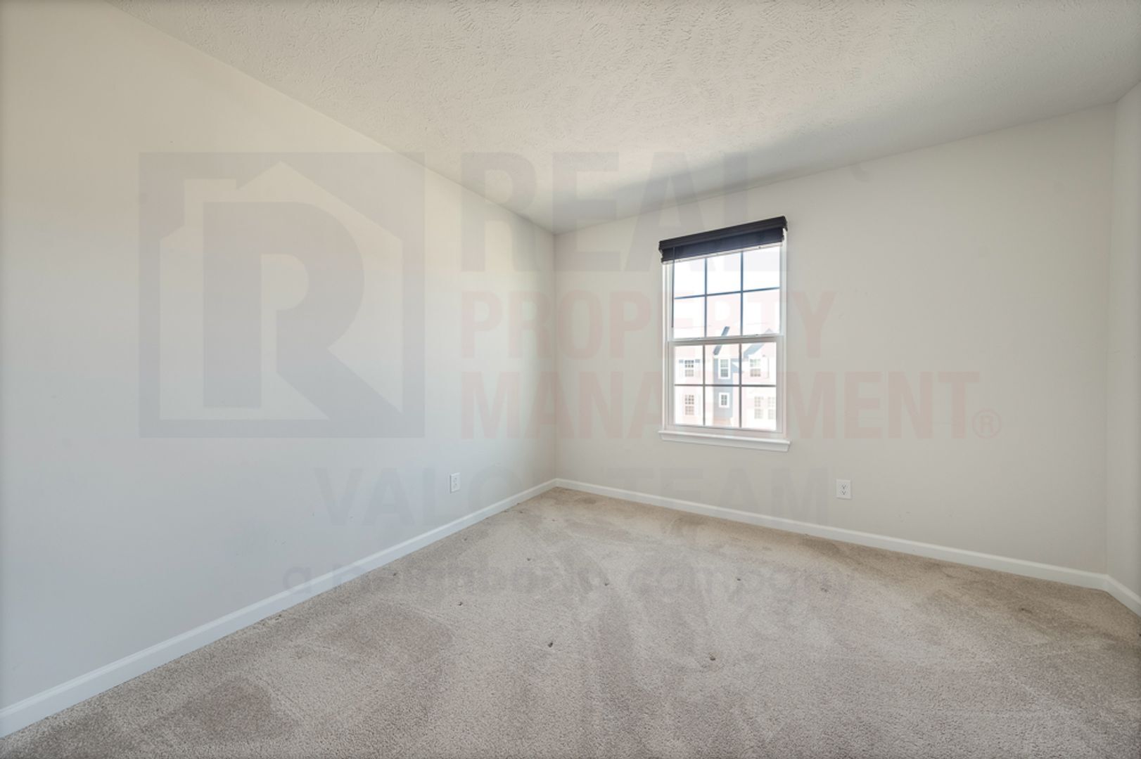 Building Photo - Stunning 3 Bed 2.5 Bath Townhome COMING SOON