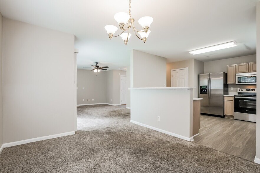 Building Photo - 5405 Kissimmee Ln