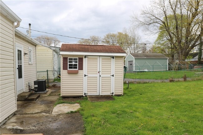 Building Photo - 175 English Rd