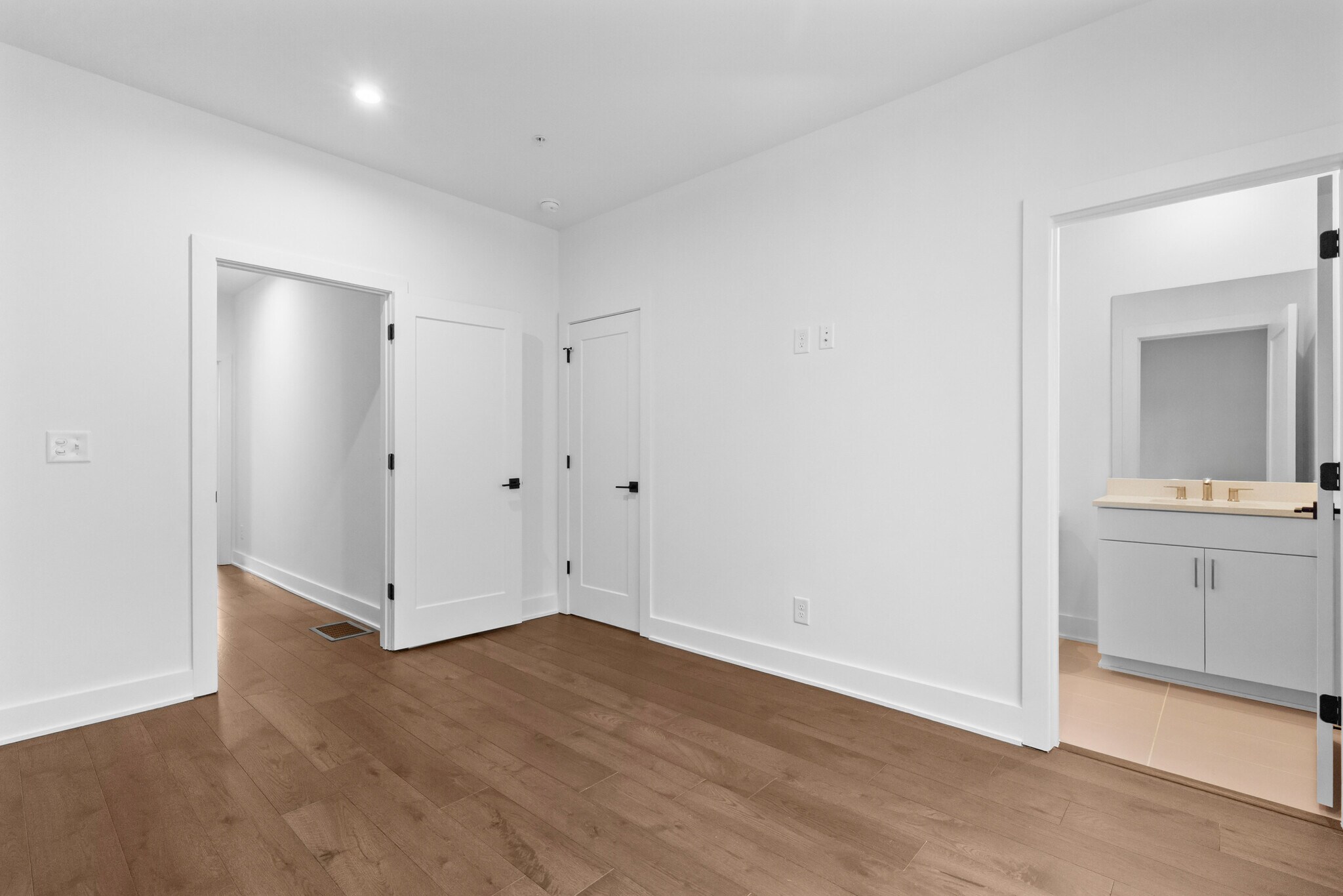 Building Photo - 201 New St