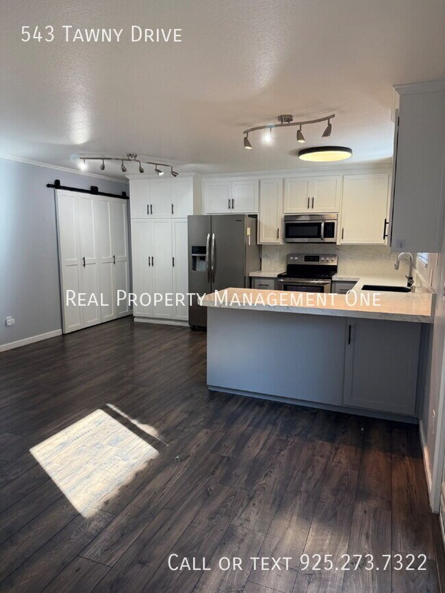 Building Photo - 543 Tawny Dr