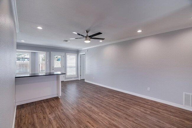Building Photo - 226 Claris Ln