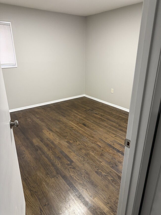 Building Photo - 194 E Biscayne Rd