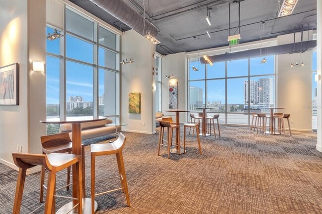 Building Photo - 150 E Robinson St