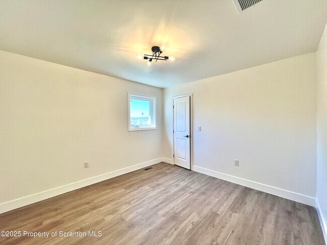 Building Photo - 105 Black Walnut Dr