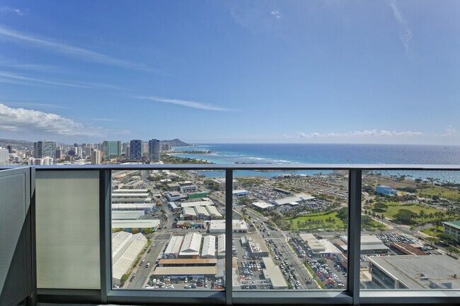 Building Photo - Live in the Heart of Kakaako!