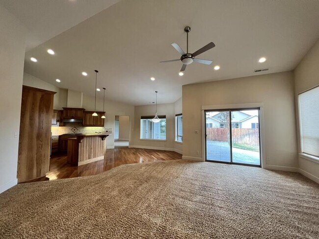 Building Photo - 2360 NW 19th St