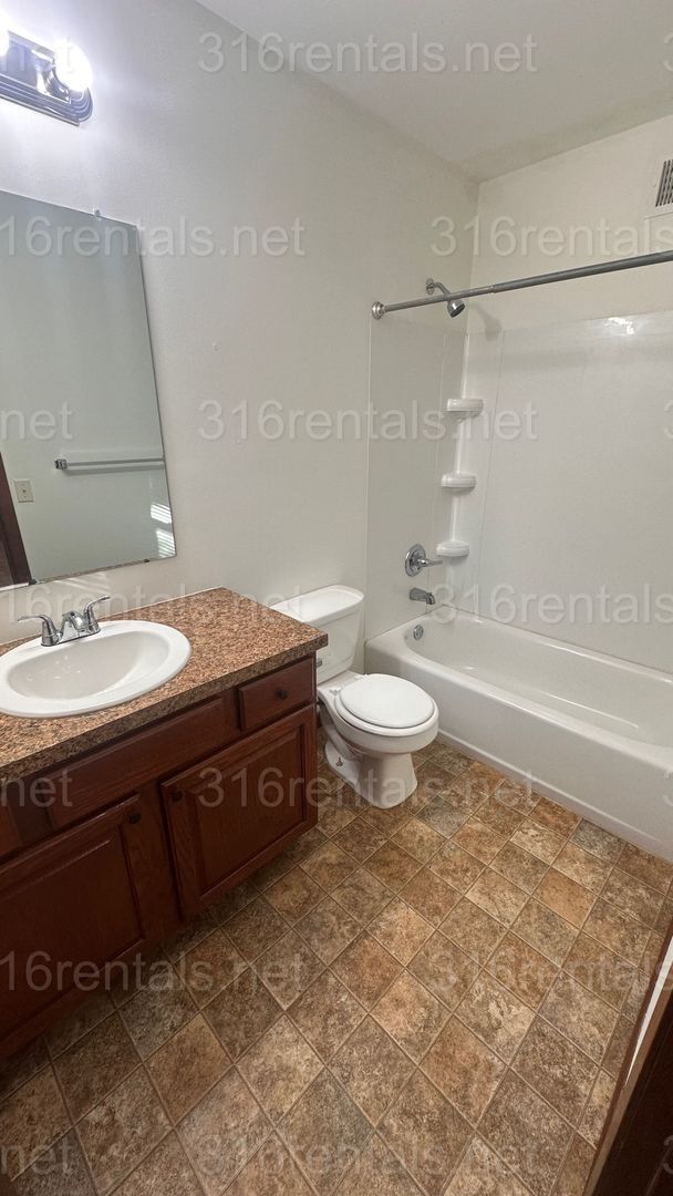 Building Photo - $775 - 1 bed 1 bath - Duplex