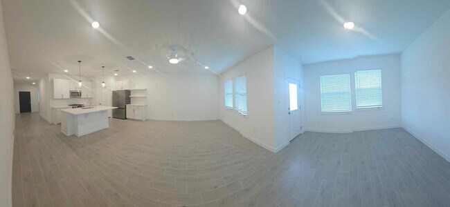 Building Photo - 8442 Bay Oaks Dr