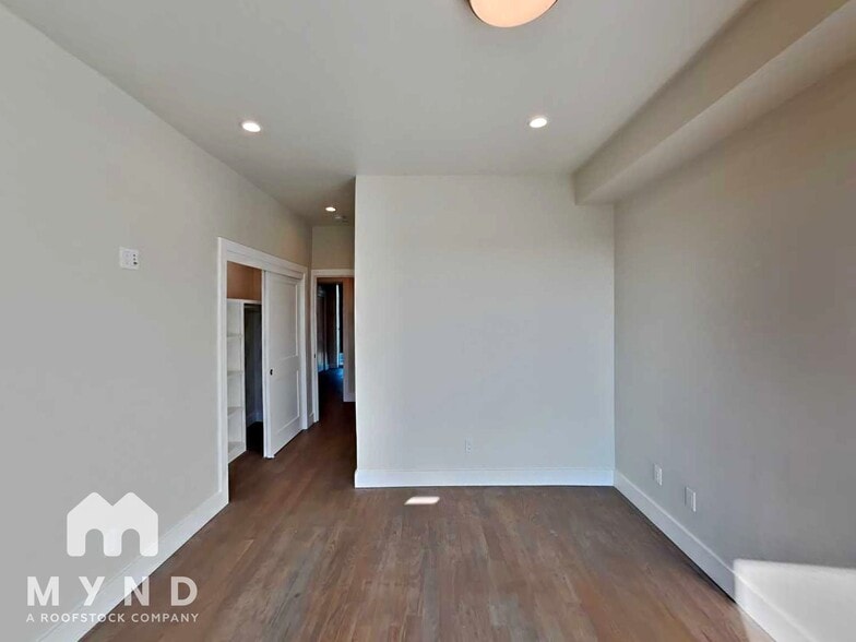 Building Photo - 3103 35th Ave