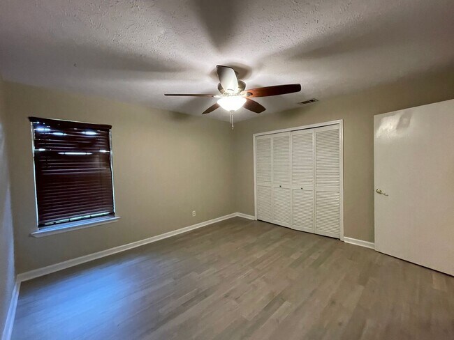 Building Photo - Home For Rent