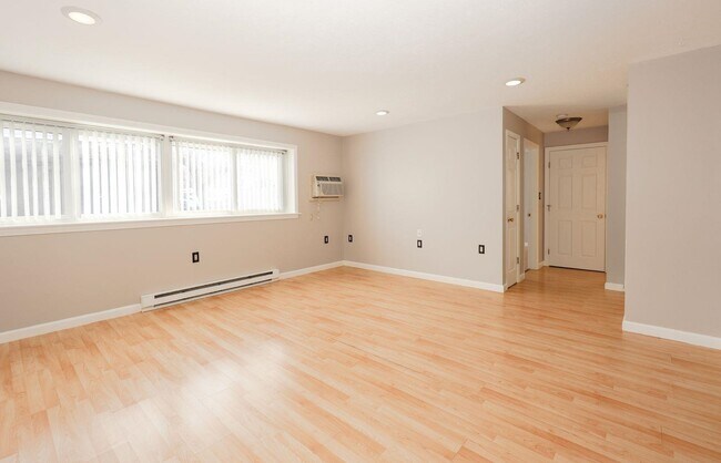 Building Photo - 128 Loudon Rd