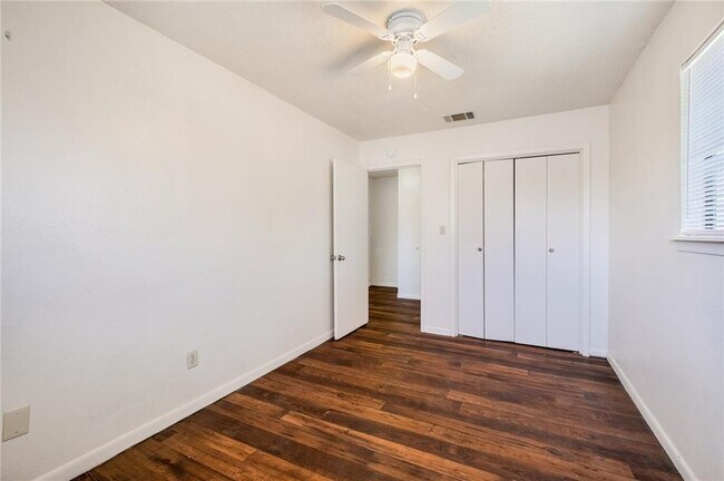 Building Photo - 200 Concho St