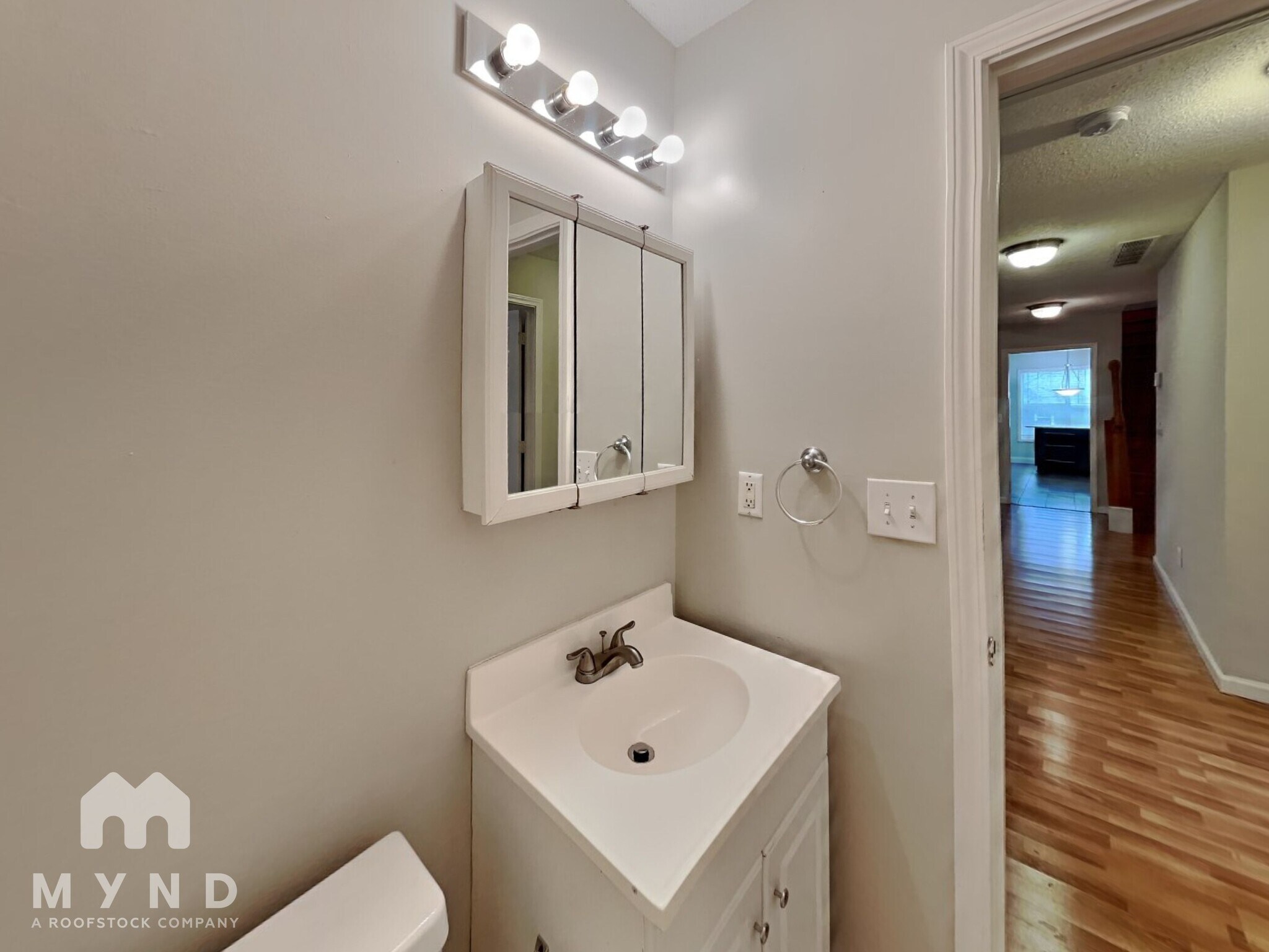 Building Photo - 540 Washington Dr