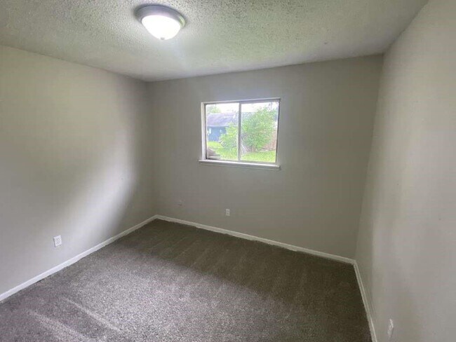 Building Photo - 3306 Trail Lake Dr