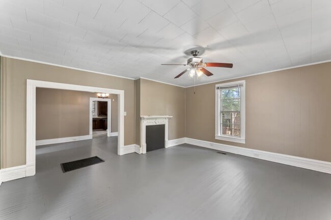 Building Photo - "Charming 2-Bed, 1-Bath Gem on Avenue H – ...