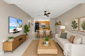 Building Photo - Pet-Friendly 2BR/1BA Townhouse in Makiki with Rooftop Pool & Lanai