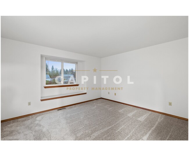 Building Photo - 1402 5th Ave SW